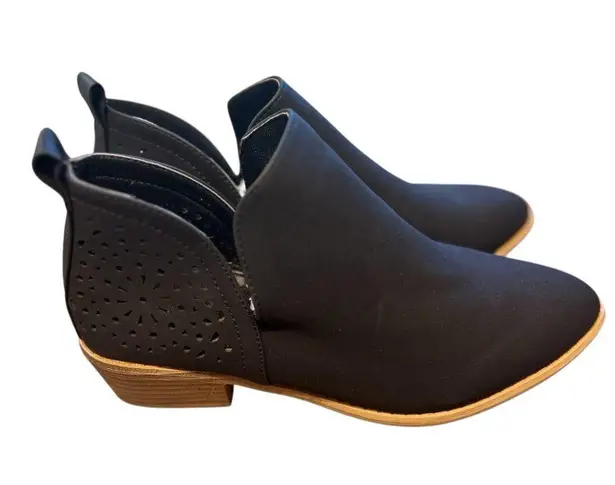 ROSY Women's US Shoe Size 9 Black Faux Leather Hallow Out Accented Bootie