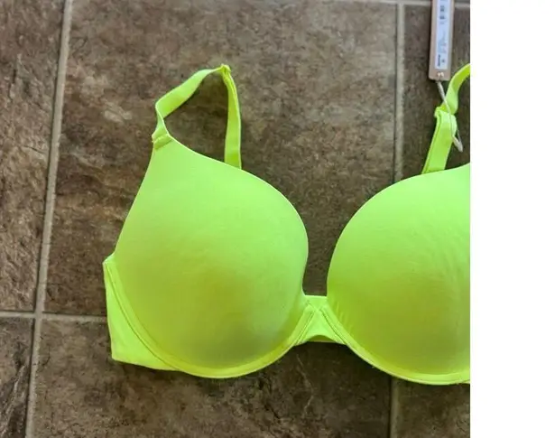 SKIMS Fits Everybody Push-up Bra Green Highlighter
Size 36DD