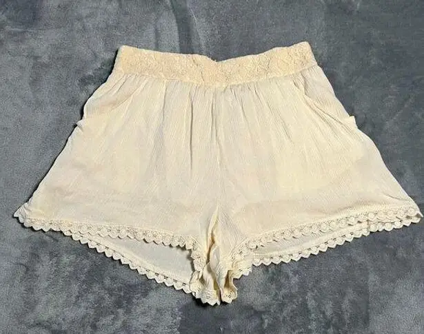 Women's High Rise Pull On Crochet Trim Shorts Sz XXS Boho Festival Coastal Beach