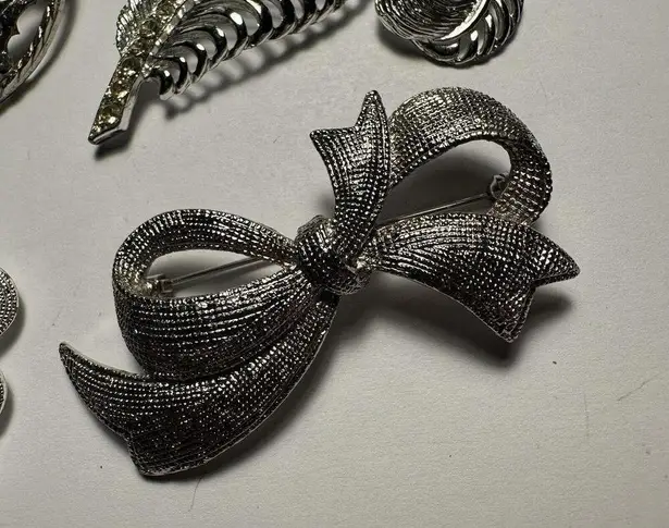 Lot Of 4 Silver Tone Brooch Pins Feather With Rhinestones, Bow, Swirls, Round