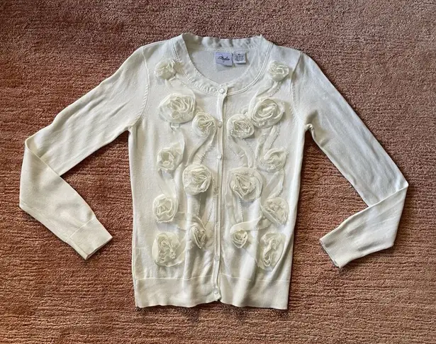 Studio V White Floral Rosette Cardigan XS 3D Applique Button Front Sweater White
