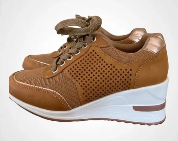 VISCOZZY Women's Brown White High Heel Wedge Sneakers Never Been Worn Size 5.5 Tan