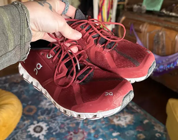 on cloud Running Shoes