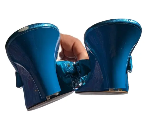 Vtg Y2K Blue Metallic Faux Leather Boho Beaded Toe Loop Kitten Heel Sands Sz 6