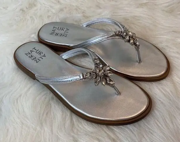 Naturalizer Naturalized “Liliana” Silver Metallic Embellished Flip Flops Sz 7.5M Womens