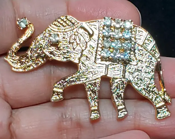 Elephant Trunk Up Clear Rhinestone Gold Tone Brooch Unsigned 1.5" Vtg Animalcore