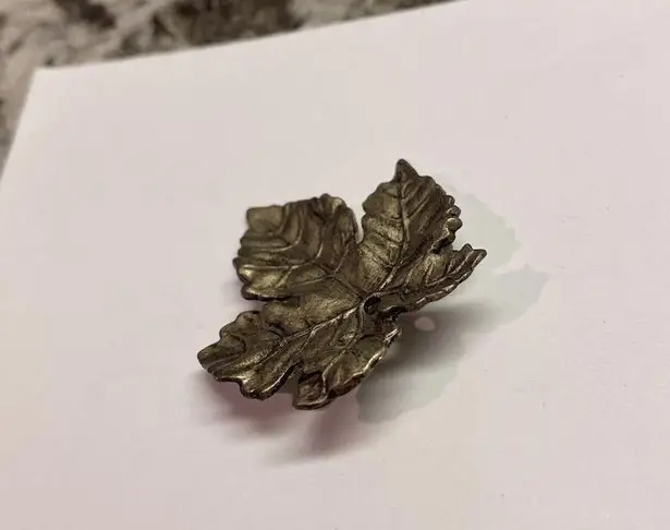 Signed HMK. CDS. Gold Tone Leaf Brooch Pin Metal