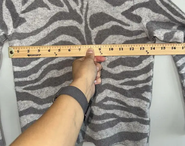 Equipment Femme 100% Cashmere Sweater Zebra Print Gray