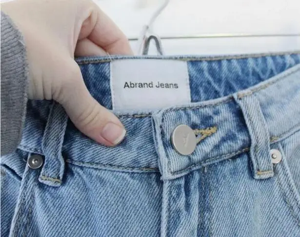 Abrand A ‘94 High Slim Straight Leg Distressed Jeans in Wildlife Size 4/26