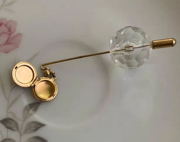 Vintage goldtone & clear lucite faceted ball hat pin with a rose locket