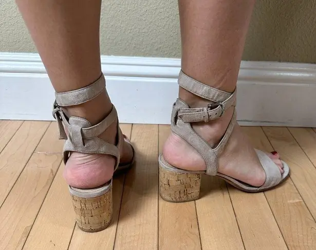 Pour La Victoire Wrap Up Suede Neutral Nude Sandals Cork Heels Size 8.5