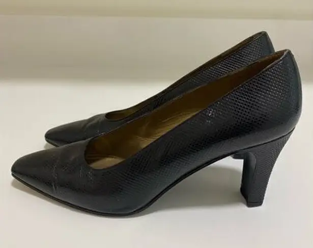 Stuart Weitzman Vintage‎  Black Leather Closed Toe Pump Heels Size 7 - Image 1