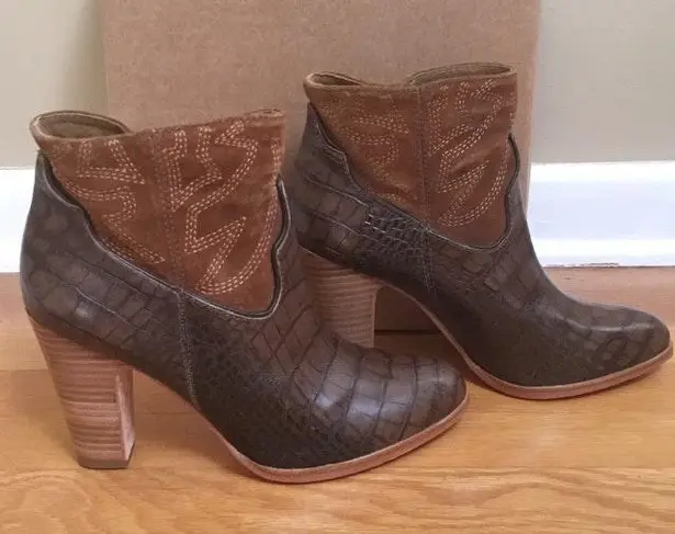 Matisse Footwear MATISSE Understated ‘Done and Dusted’ Oak Leather western Bootie