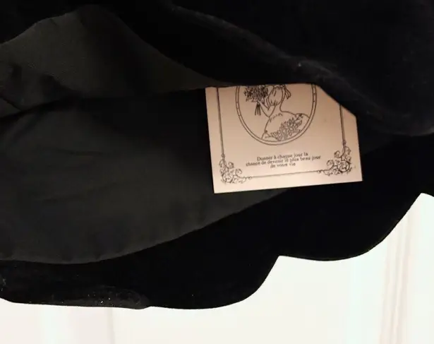 Japanese Kawaii Gyaru Y2K Doll Black Velvet Comfy Scalloped Trim Shorts Size XS