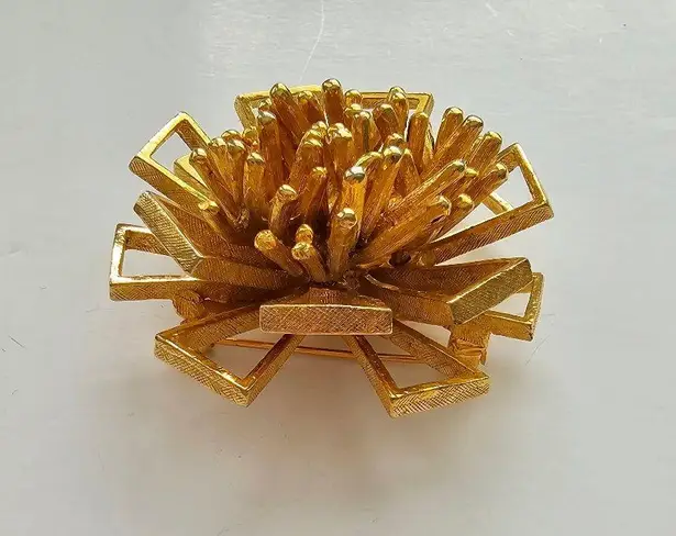 Van S Authentics Gold Tone Textured Metal 3D Space Age Jewelry Pin Brooch
