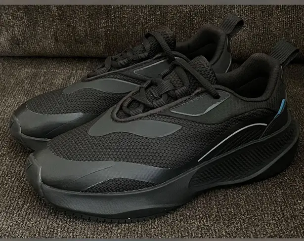 Vessi Women’s Tidal Sneaker Black Color Size