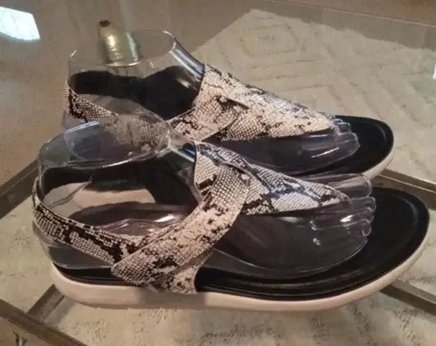 Naturalizer women's Lincoln Sandals croc print size 7.5M women