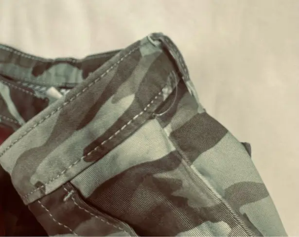 Caslon New NWOT Rolled Cuff Twill Shorts In Green Spring Camo SIZE 8 Summer