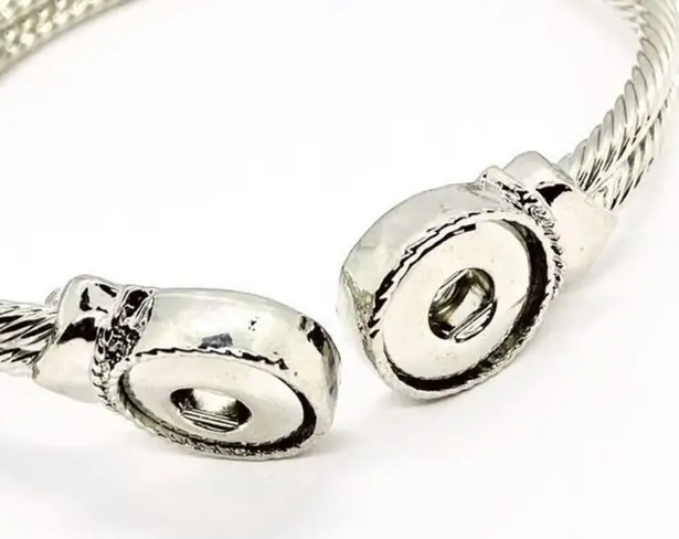 Boutique NWOT Snap-Button Charm Silver-Tone Bangle Bracelet