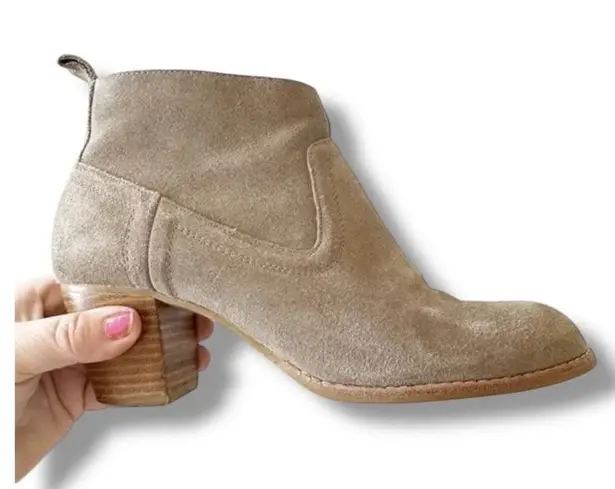 Dolce Vita DV Boots Woman's 7.5 Western Ankle Beige Suede Cowboy Bootie Cowgirl Tan