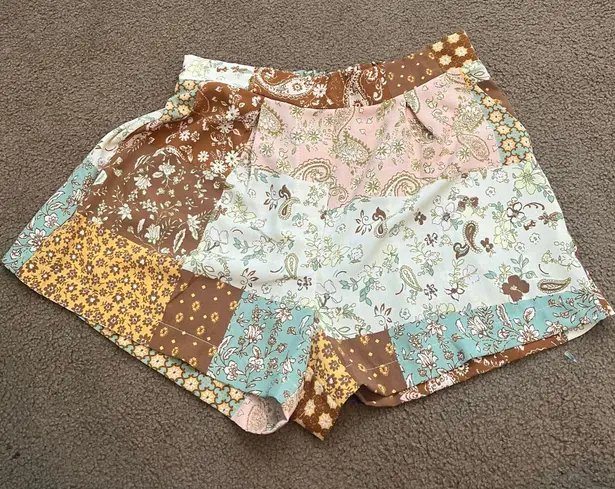 Coordinating Patchwork Printed Shorts Multiple Size M - Image 3