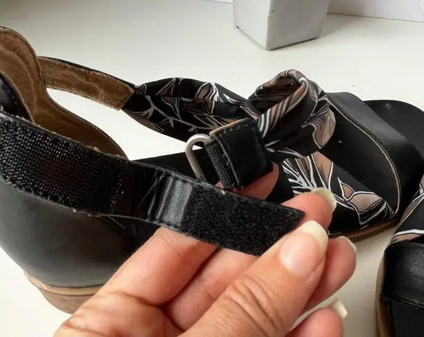 Naturalizer Ivette Cross Strap Womens Sandals Size 9.5M Black Fabric Cork Wedge