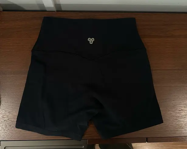 Aritzia  Golden Butter Cheeky High-Rise Shorts New 5" 8 - Image 1