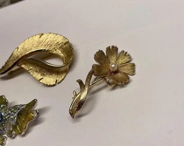 Monet Lot Of 3 Brooch Pins Vintage - Modern 1 Sarah Cov / 1  Fish