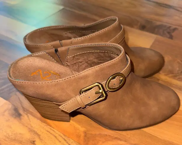 A2 by Aerosoles Women Brown Heeled Mule Clog with Buckle Detail Size 9 NWOT fall