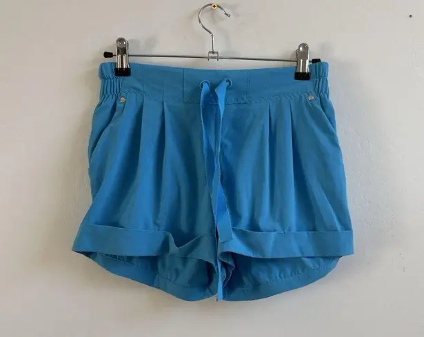 Lululemon Spring Break Away Shorts Women's Size 6 blue 3 in inseam