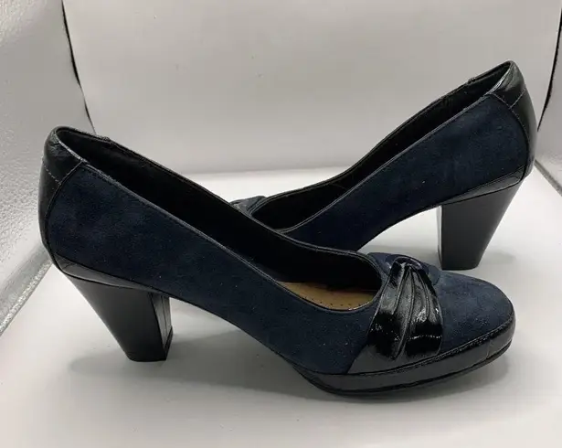 Clarks  Artisan Navy Suede Black Patent Leather Pumps Size 7M E11