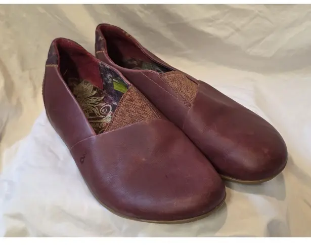 Ahnu Tola Flats Slip On Shoes Casual Red Burgundy Maroon Leather Women’s Size 11