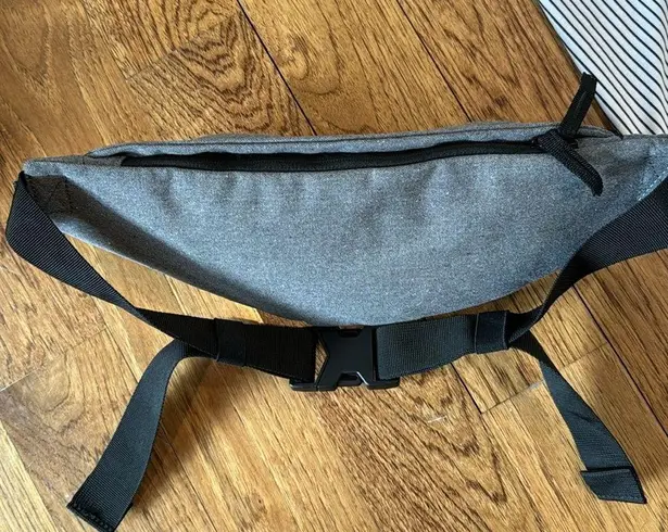 Nike 63. NWOT  Creighton Fanny pack