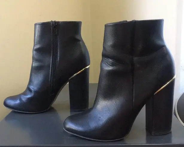 Kurt Geiger CARVELA Vegan Leather Black Side Zip Gold Metal Trim 3.75” Block Heel Boots EUC 6