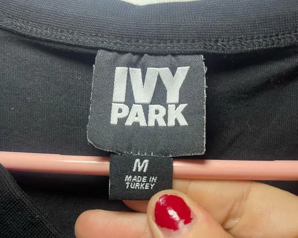 Ivy Park Women’s Cropped Logo Tee Size Medium Relaxed Fit V Neck Black