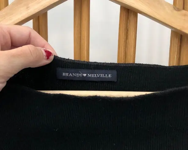 Brandy Melville  off the shoulder ribbed crop top