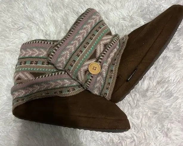 Muk Luks brown with sweater print slippers in medium 7/8 Size undefined - Image 1
