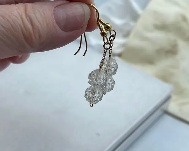 Vintage dangle drop faceted globe pierced earrings. Gold