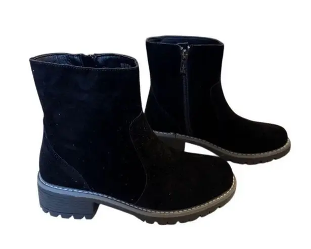 Seven7 Women's Black Ankle Bootie
Round Toe Zip Casual Heel Size 6