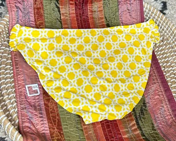 JC Penny NWT  Yellow White Basket Weave Print Bikini Bottom size Medium