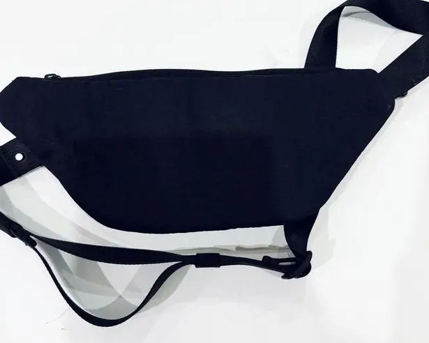 Lululemon  waist bag in black