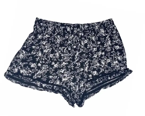 Full Tilt ꕥ Floral Window Pane Lace Trim Short ꕥ Black with White Print ꕥ Size M