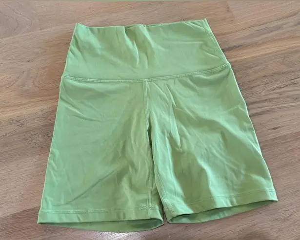 Set Active  sportbody pistachio green bike shorts size small