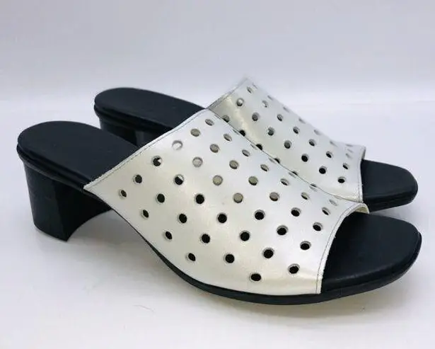 Munro NEW Jules Perforated Heeled Mules White Silver Wash Nubuck Size 8 …