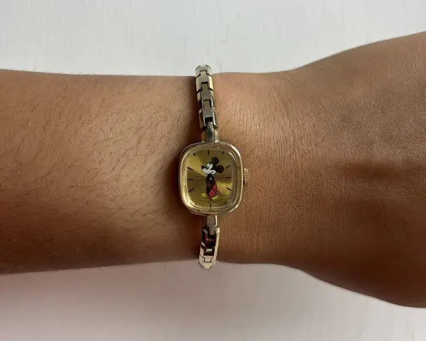 Gold Bradley 17 Jewel Wind Up Mickey Mouse Hands Watch Gold