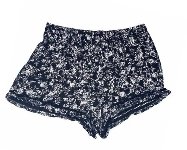 Full Tilt ꕥ Floral Window Pane Lace Trim Short ꕥ Black with White Print ꕥ Size M