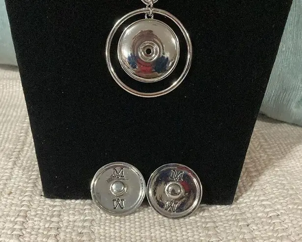 Magnolia and Vine large (30mm) snap pendant with 2 snaps Silver