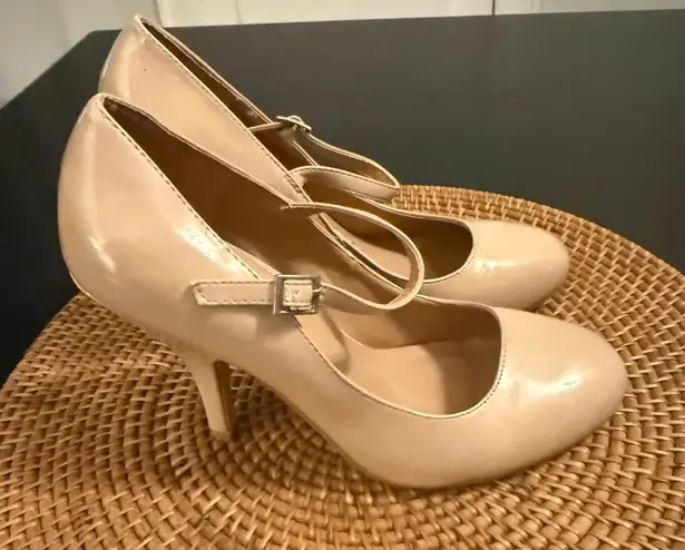 Journee Collection Elegant Cream Mary Jane Heels