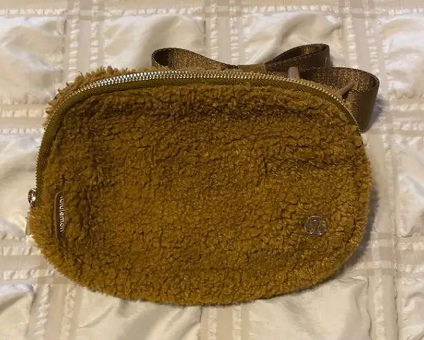 Lululemon Everywhere Belt Bag 1L SHERPA TAN