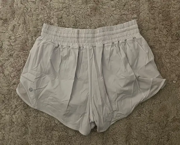 Lululemon White Hotty Hot 2.5” Shorts